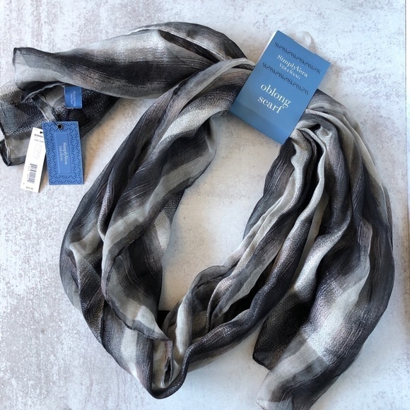 Vera Wang Simply Vera Oblong Gray Metallic Scarf - Picture 1 of 8